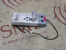 Cargar imagen en el visor de la galería, Mindray ePM CO2 Sidestream Module Front Bezel Face Panel (corner chipped)