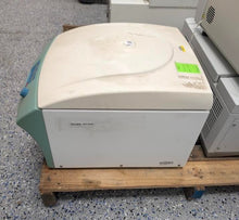 Cargar imagen en el visor de la galería, Hettich Universal 320 Centrifuge w/ Rotor 1494