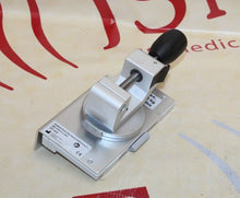 Cargar imagen en el visor de la galería, Rotatable Quick Claw Mount For Philips Intellivue X3/MX100 (989803200031)