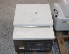 Cargar imagen en el visor de la galería, Thermo Scientific Sorvall ST 8R Refrigerated Centrifuge w/ Rotor 75003607