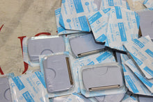 Load image into Gallery viewer, Lot Of Cardinal Health Surgical Clipper Charger 4413 And 53 Razor Blades 4406