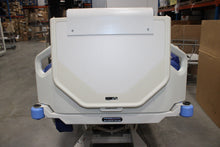 Cargar imagen en el visor de la galería, Hill-Rom P1840 TotalCare Bariatric Hospital Bed