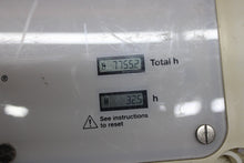 Cargar imagen en el visor de la galería, Medela BiliBed 038.3015 Phototherapy Unit, 7755.2 Total hours