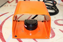 Load image into Gallery viewer, Scientronics Series 10k Eye Magnet W/ Foot switch And Case