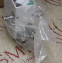 Cargar imagen en el visor de la galería, Precision Medical PM5580 HeliO2 Helium Oxygen Blender -NEW IN BOX