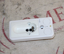 Cargar imagen en el visor de la galería, Mindray Sidestream CO2 Module Front Bezel (slightly chipped)