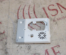 Cargar imagen en el visor de la galería, Mindray CO2 Module Front Bezel (small chip top right, see images)