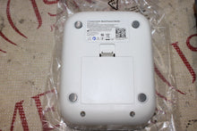 Cargar imagen en el visor de la galería, Carbon Health Bluetooth Blood Pressure Monitor (white-labeled smart BP cuff for
