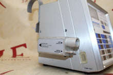 Cargar imagen en el visor de la galería, Newport Medical HT50 Ventilator