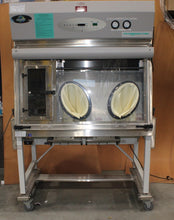 Cargar imagen en el visor de la galería, Nuaire Pharmaguard NU-NTE800 Compounding Aseptic Containment Isolator