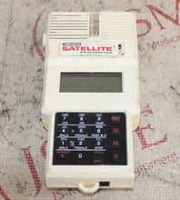 Cargar imagen en el visor de la galería, Jones Satellite 3 Spirometer Handheld Unit + Base Station