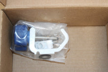 Cargar imagen en el visor de la galería, Cardinal Health Kangaroo ePump Pole Clamp 382492
