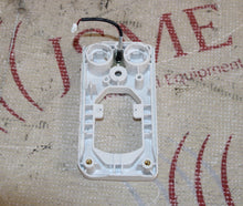 Cargar imagen en el visor de la galería, Mindray Sidestream CO2 Module Front Bezel (slightly chipped)
