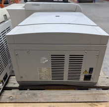 Load image into Gallery viewer, Eppendorf Refrigerated Centrifuge 5702 R w/ Rotor 5702/R A-4-38
