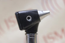 Cargar imagen en el visor de la galería, Welch Allyn 25020A Otoscope With 711 Series Rechargeable Handle
