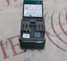 Cargar imagen en el visor de la galería, Cal Controls #3322 3300 Series PID Temperature Controller Model 3322
