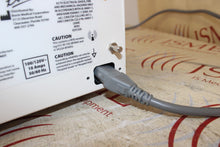 Cargar imagen en el visor de la galería, Bovie Smoke Shark SE02 Smoke Evacuation System (see desciption)
