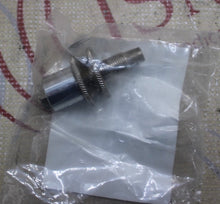 Cargar imagen en el visor de la galería, Ohio Medical 6700-0142-700 Adapter, threaded LG VAC
