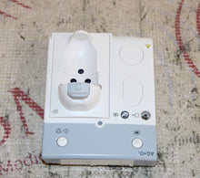 Cargar imagen en el visor de la galería, Mindray AG+O2 Module Front Panel ASSY (top corner chipped)
