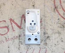 Cargar imagen en el visor de la galería, Mindray CO2 Module Front Bezel (Dryline 2 Receptacle 115-020622-00) -2 chips
