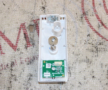 Cargar imagen en el visor de la galería, Mindray CO2 Microstream Module Front Panel ASSY (chipped in one corner)
