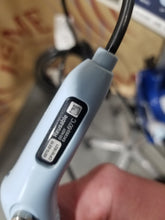 Cargar imagen en el visor de la galería, Verathon GlideScope Portable GVL, 0231-0003 w/Stand &amp; 2x Batons 0570-0210
