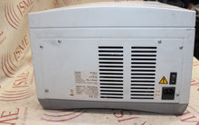 Cargar imagen en el visor de la galería, Eppendorf 5702R Centrifuge -Displaying Er 16
