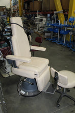 Cargar imagen en el visor de la galería, Storz SMR23000 Electronic Examination Chair with Sunnex Ser970 and Stool
