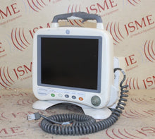 Cargar imagen en el visor de la galería, GE Transport Pro Patient Monitor w/ TRAM Chute 2020155-001
