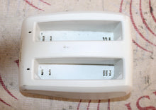 Cargar imagen en el visor de la galería, Verathon 0570-0193 Bladderscan Battery Charger (casing is cracked)
