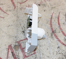 Cargar imagen en el visor de la galería, Mindray CO2 Module Front Bezel (Dryline 2 Receptacle 115-020622-00) -2 chips
