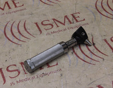 Cargar imagen en el visor de la galería, Welch Allyn 25020A Otoscope With 711 Series Rechargeable Handle

