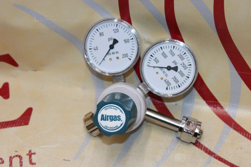 AIRGAS Y11-215D Gas Regulator 3500 PSI