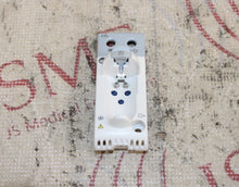 Cargar imagen en el visor de la galería, Mindray CO2 Module Front Bezel (Dryline 2 Receptacle 115-020622-00) -2 chips

