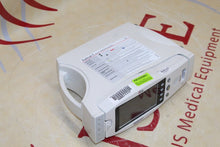 Cargar imagen en el visor de la galería, Masimo Radical-7 Rainbow Pulse Oximeter with Docking Station
