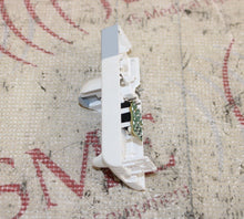 Cargar imagen en el visor de la galería, Mindray CO2 Module Front Bezel (Dryline 2 Receptacle 115-020622-00) -2 chips
