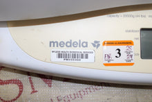 Cargar imagen en el visor de la galería, Medela BabyWeigh II Scale Hospital Grade Digital Infant Scale

