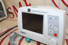 Cargar imagen en el visor de la galería, EDWARDS LIFESCIENCES MHM1 VIGILEO MONITOR w/ ACCESSORIES
