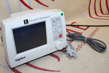 Cargar imagen en el visor de la galería, Edwards Lifesciences MHM1 Vigileo Monitor W/ OM2 Oximetry Optical Module
