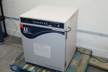 Load image into Gallery viewer, Thermo Scientific 465 Lab-Line Water-Jacketed CO2 Incubator
