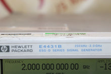 Cargar imagen en el visor de la galería, Hewlett Packard HP E4431B 250kHz - 2.0GHz, ESG-D Signal Generator
