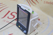 Cargar imagen en el visor de la galería, Mindray Medical Accutorr 7 Vital Signs Monitor cracked screen
