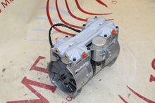 Cargar imagen en el visor de la galería, Thomas Vacuum Pump 2668ce32/32-487
