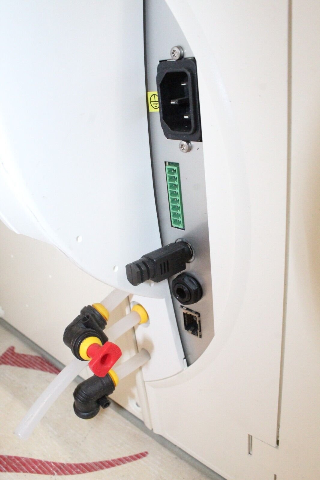 Millipore Milli-Q Direct 8 Water Purification System – JS Medical Equipment