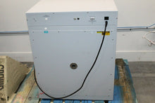 Load image into Gallery viewer, Thermo Scientific 465 Lab-Line Water-Jacketed CO2 Incubator
