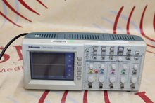 Cargar imagen en el visor de la galería, Tektronix TDS 2014 Digital Oscilloscope
