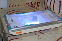 Cargar imagen en el visor de la galería, Medela BiliBed Infant Phototherapy Light Bed System
